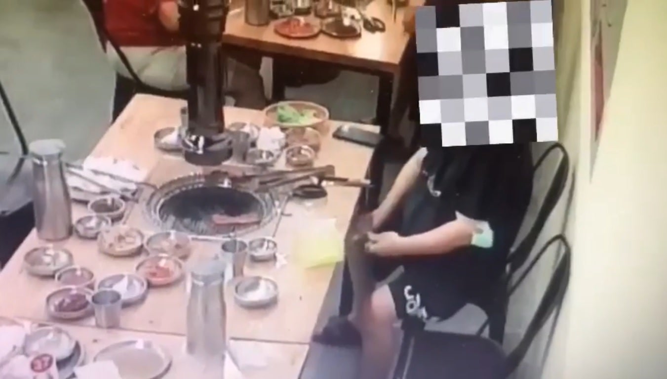 Ss 1 Man Steals Plates Cutleries Bbq Restaurant Kl