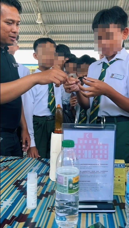 SS 1 teach student sex education condom