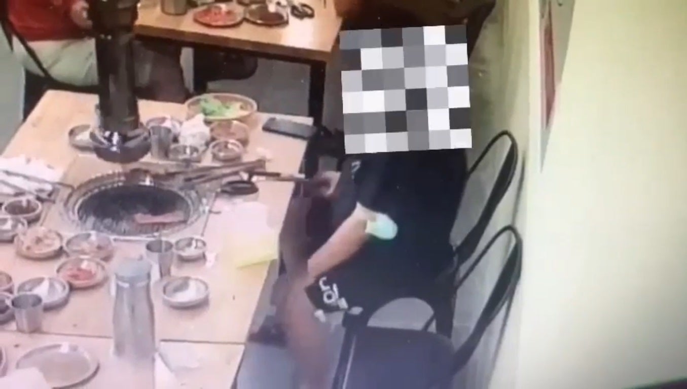 Ss 3 Man Steals Plates Cutleries Bbq Restaurant Kl