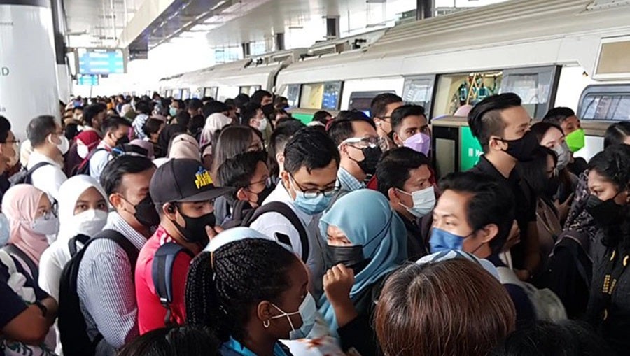 Mrt Crowd