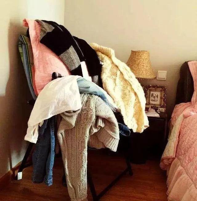 the chair full of clothes