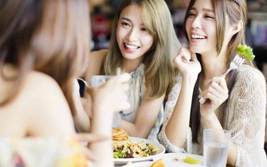 闺蜜聚会 girl friends women gathering meal eating