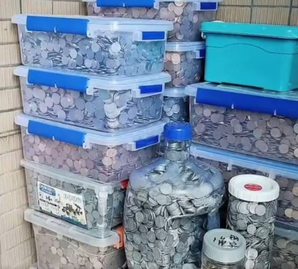 Save Coins 20 Years In Containers