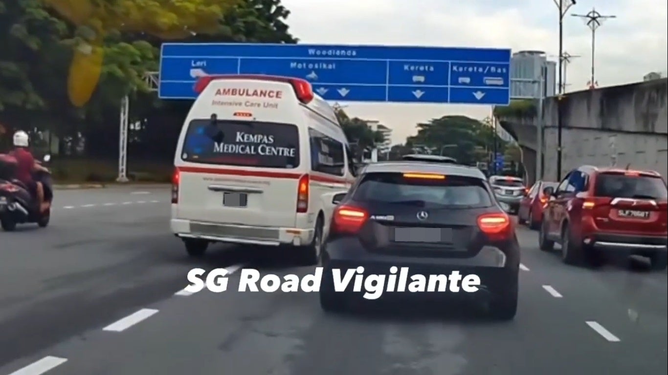 Ss 2 Sg Car Dont Let Ambulance Pass 1