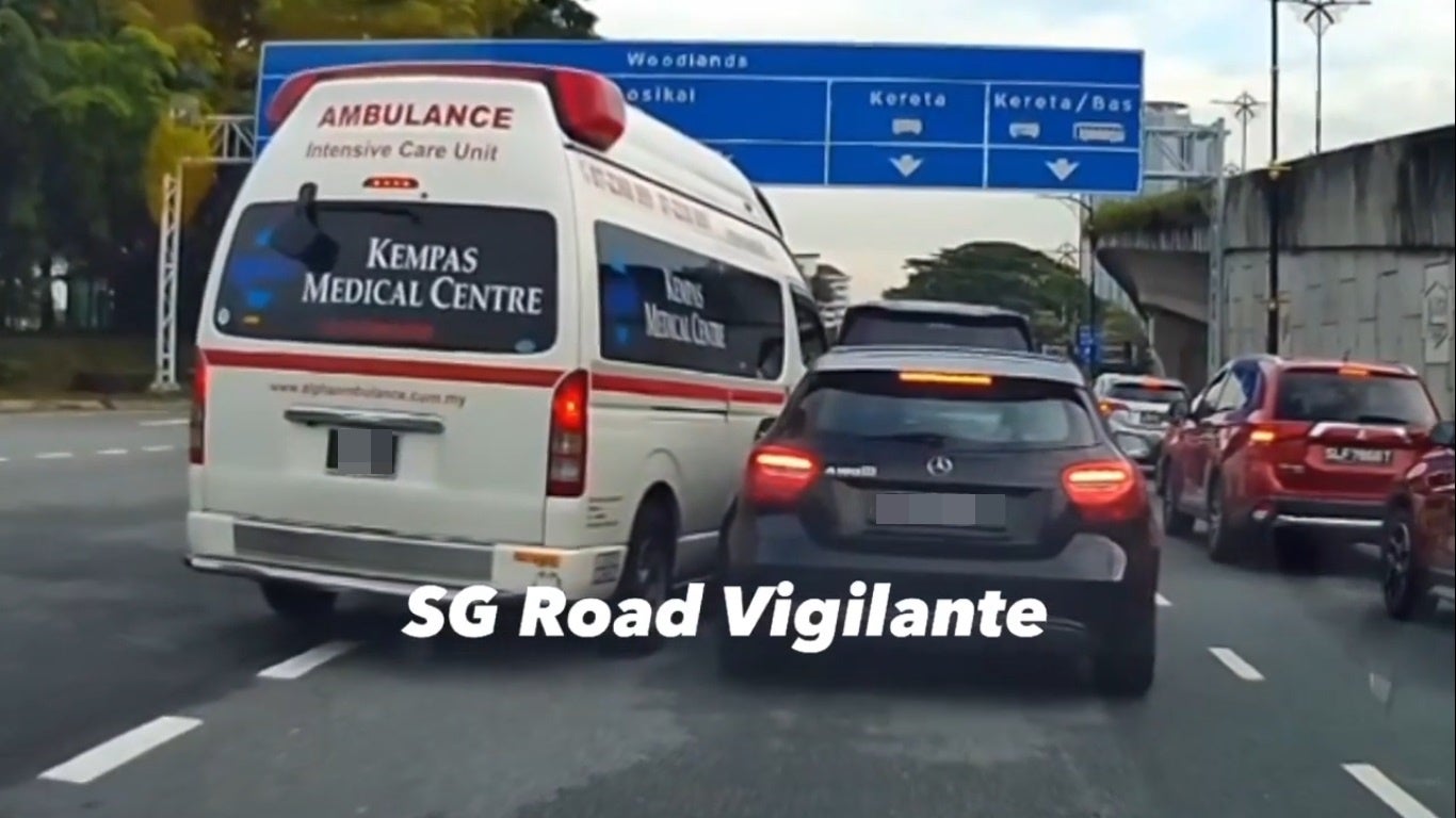 Ss 3 Sg Car Dont Let Ambulance Pass 1