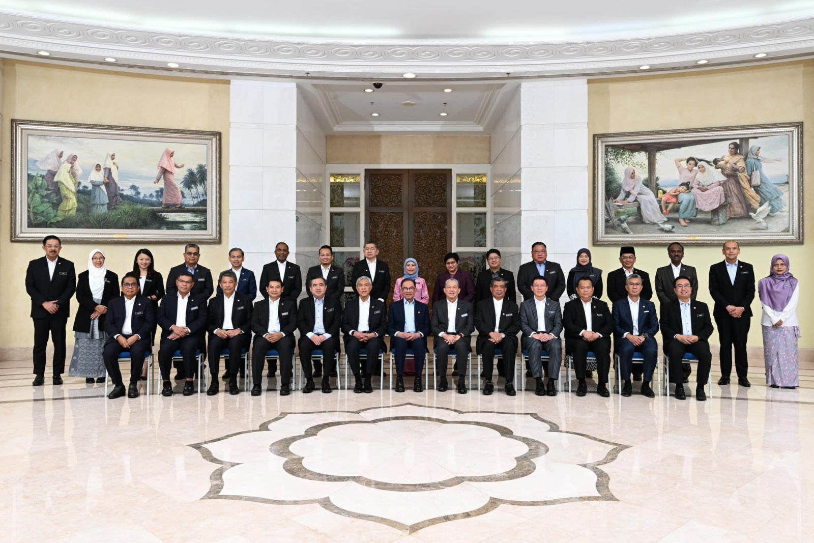 Anwar Ibrahim Cabinet Members Without Necktie Scaled