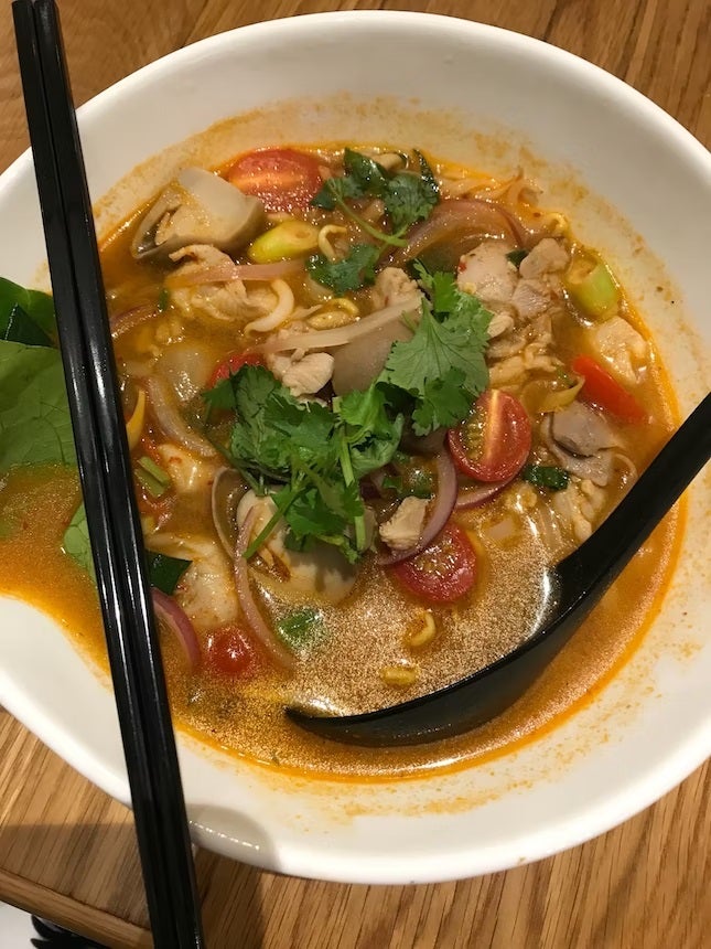 tom yam noodle soup