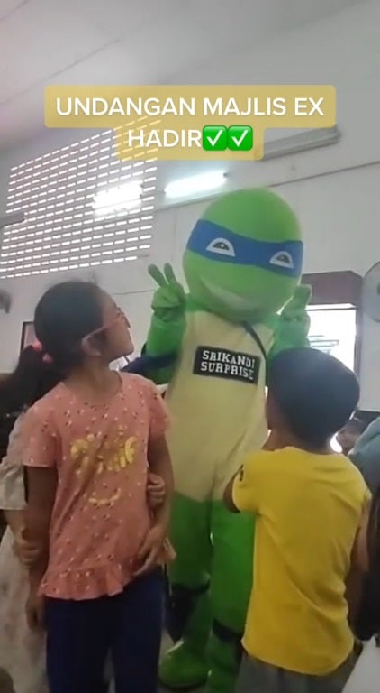 Ss 1 Ex Gf Wedding Man Wears Ninja Turtle Costume 2