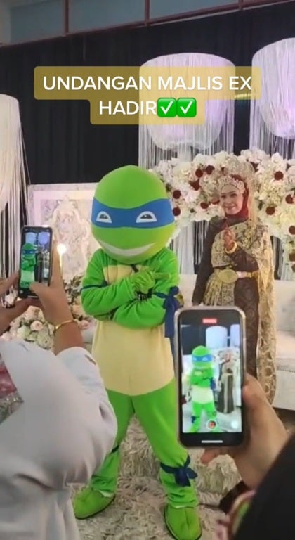 Ss 2 Ex Gf Wedding Man Wears Ninja Turtle Costume 2