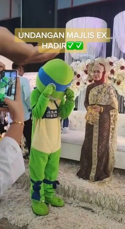 Ss 3 Ex Gf Wedding Man Wears Ninja Turtle Costume 2