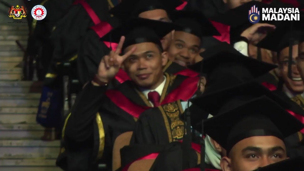 SS 4 Guy graduation smile in hall screen