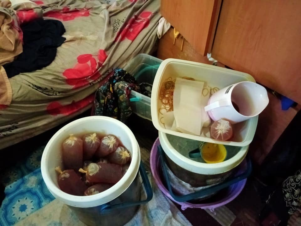 restaurant woman hides food drinks in washing machine toilet bedroom 4