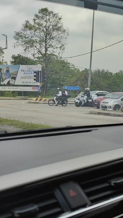 SS 1 students run red light police behind