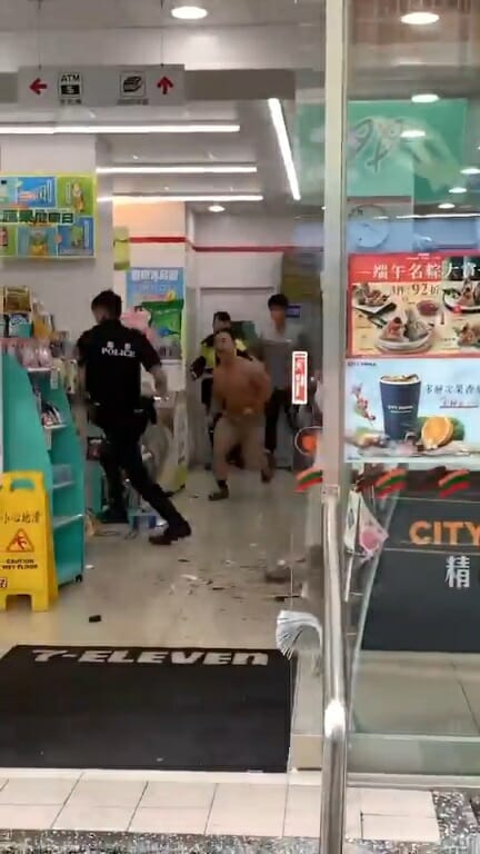 Ss 2 Muscle Man Turns Hulk In 7 Eleven And Hit Policemen