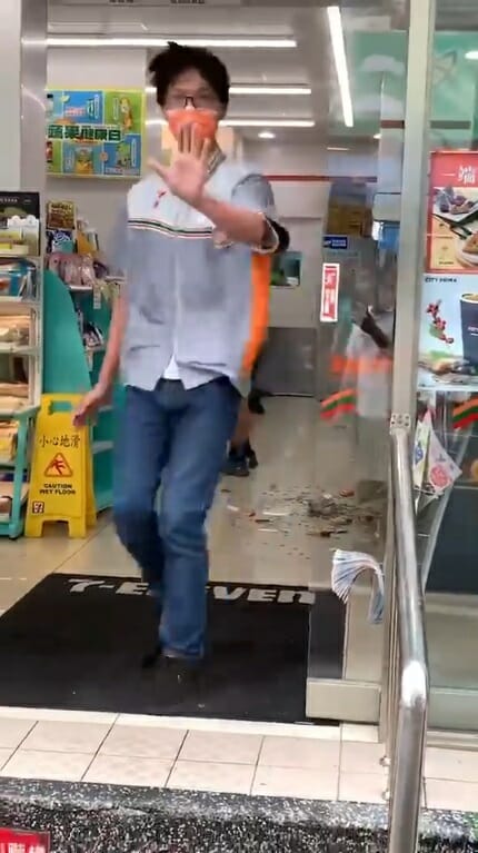 Ss 5 Muscle Man Turns Hulk In 7 Eleven And Hit Policemen