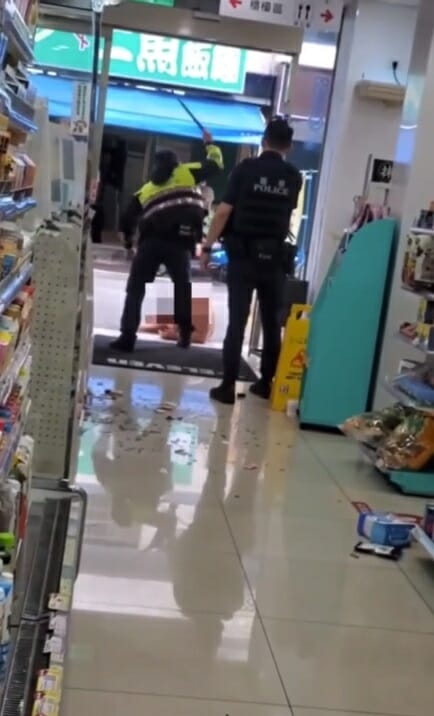 Ss 6 Muscle Man Turns Hulk In 7 Eleven And Hit By Policemen