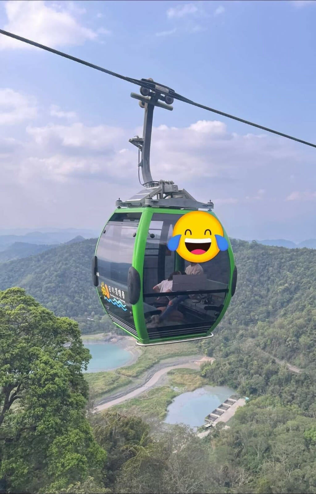 couple sx in transparent glass cable car taiwan scaled