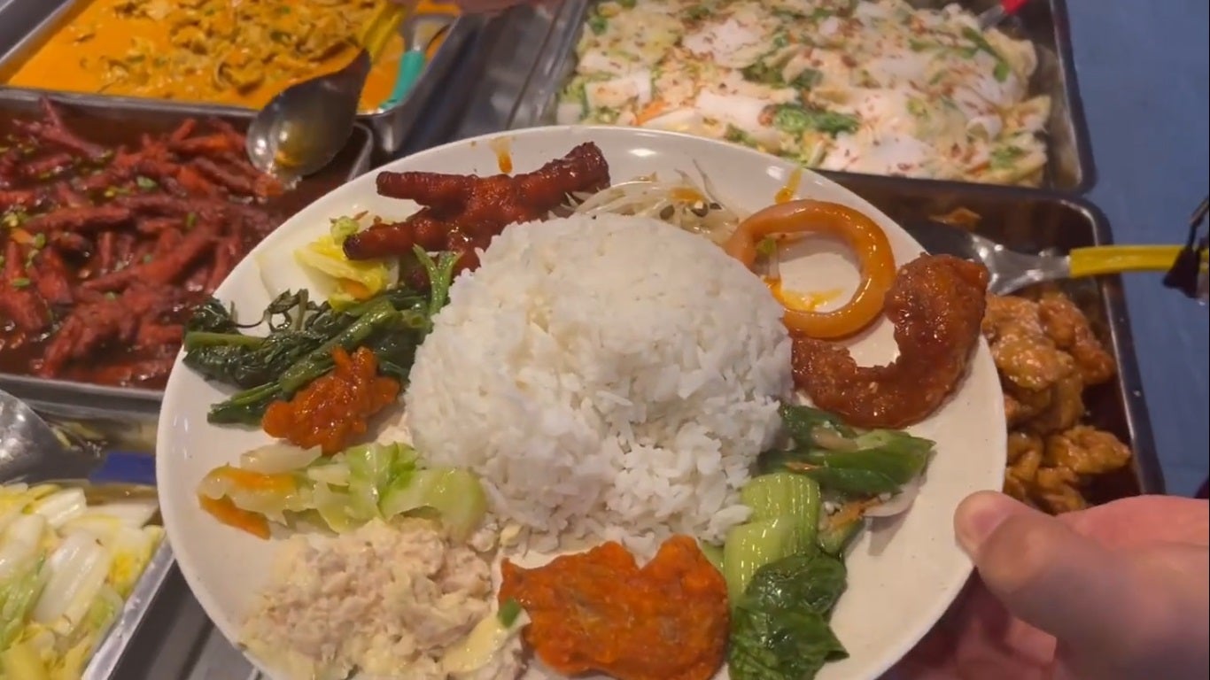 Ss 8 韩国男子第一次在马来西亚吃经济饭杂饭拿11道菜被老板娘教训