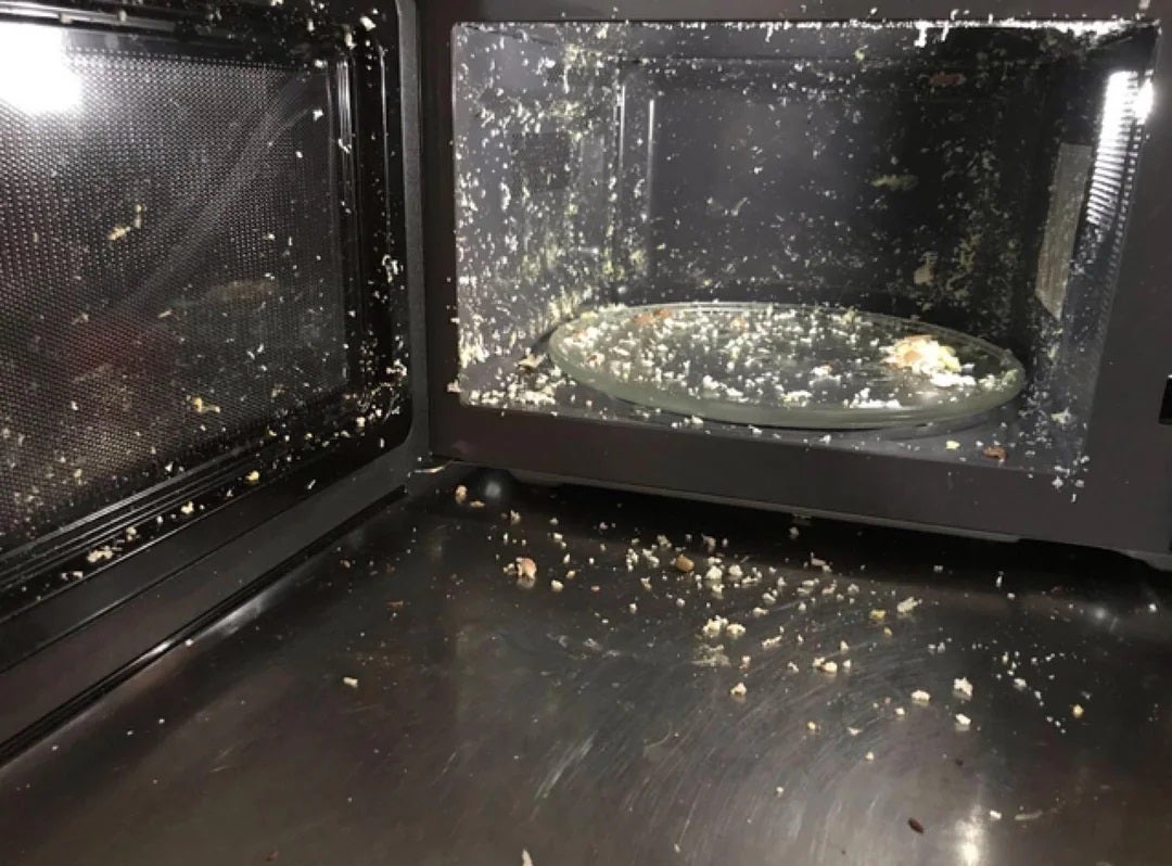 egg explode in microwave oven