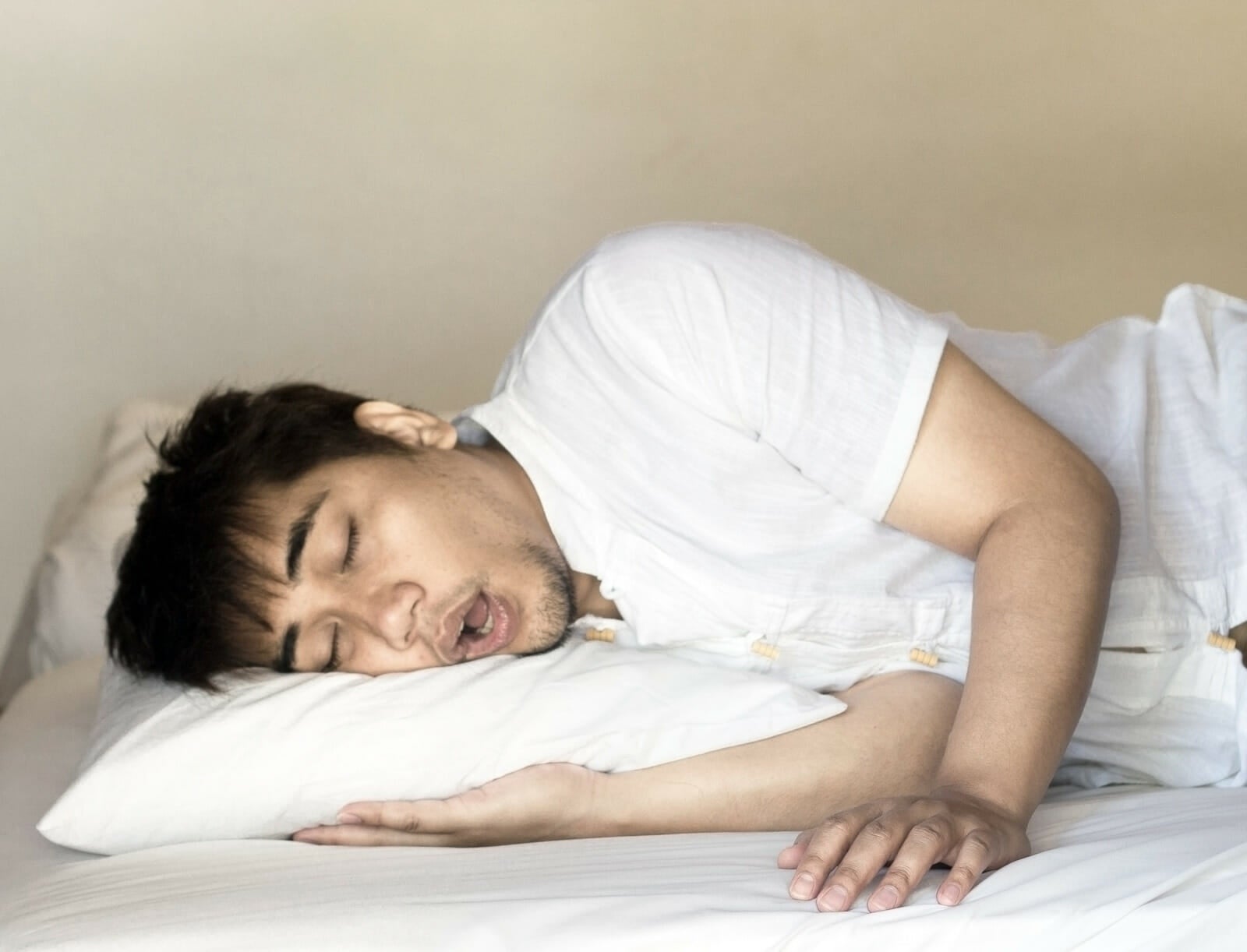 123rf man sleeping with mouth open