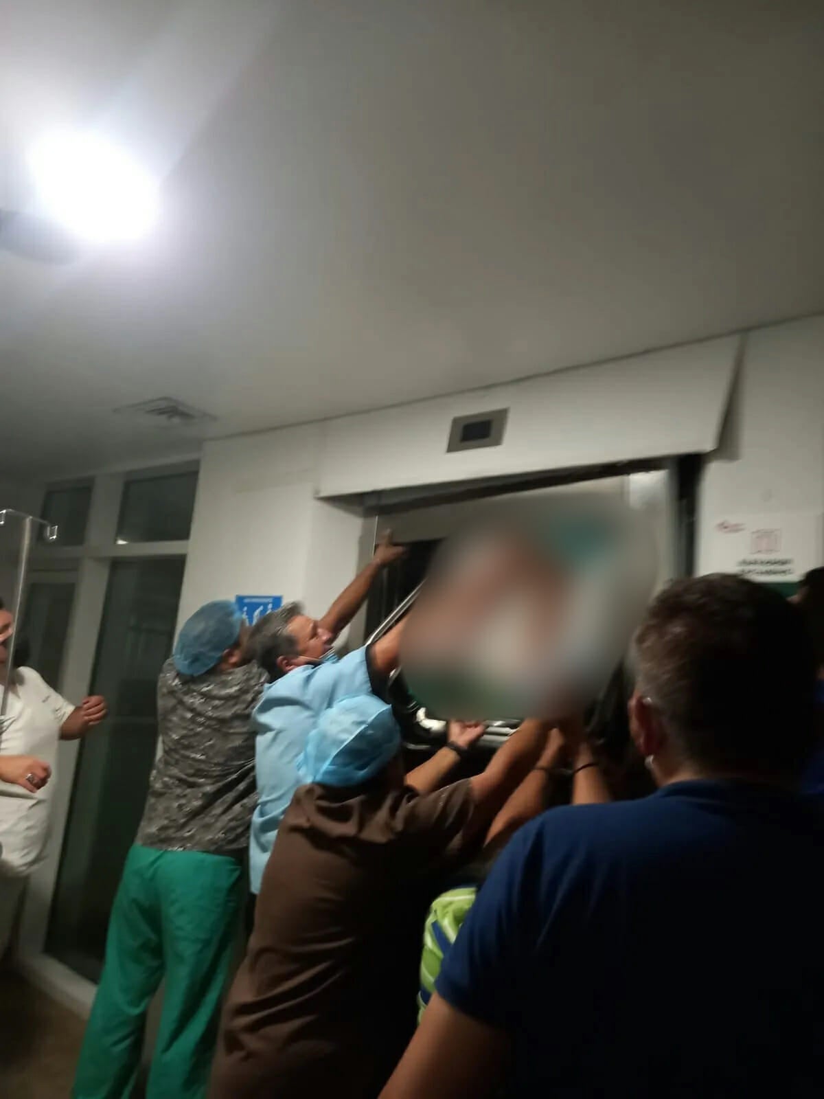 6岁女童被医院往上升的电梯夹住不治 3——edited