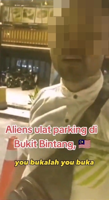 Ss 1 Msian Man Scare Away Illegal Parking Fee