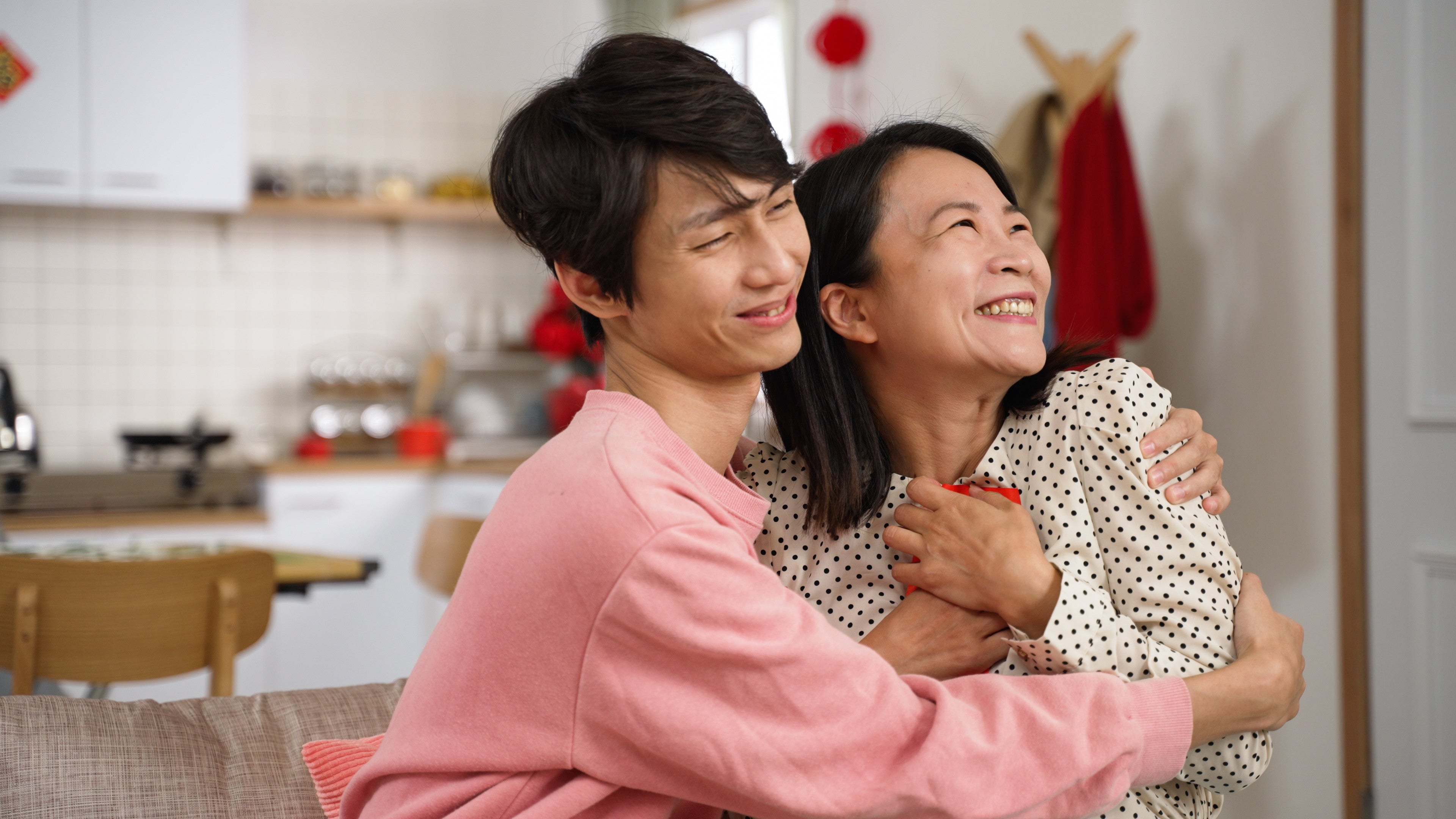 123Rf Couple Son Hugging Mum Senior Asian 1