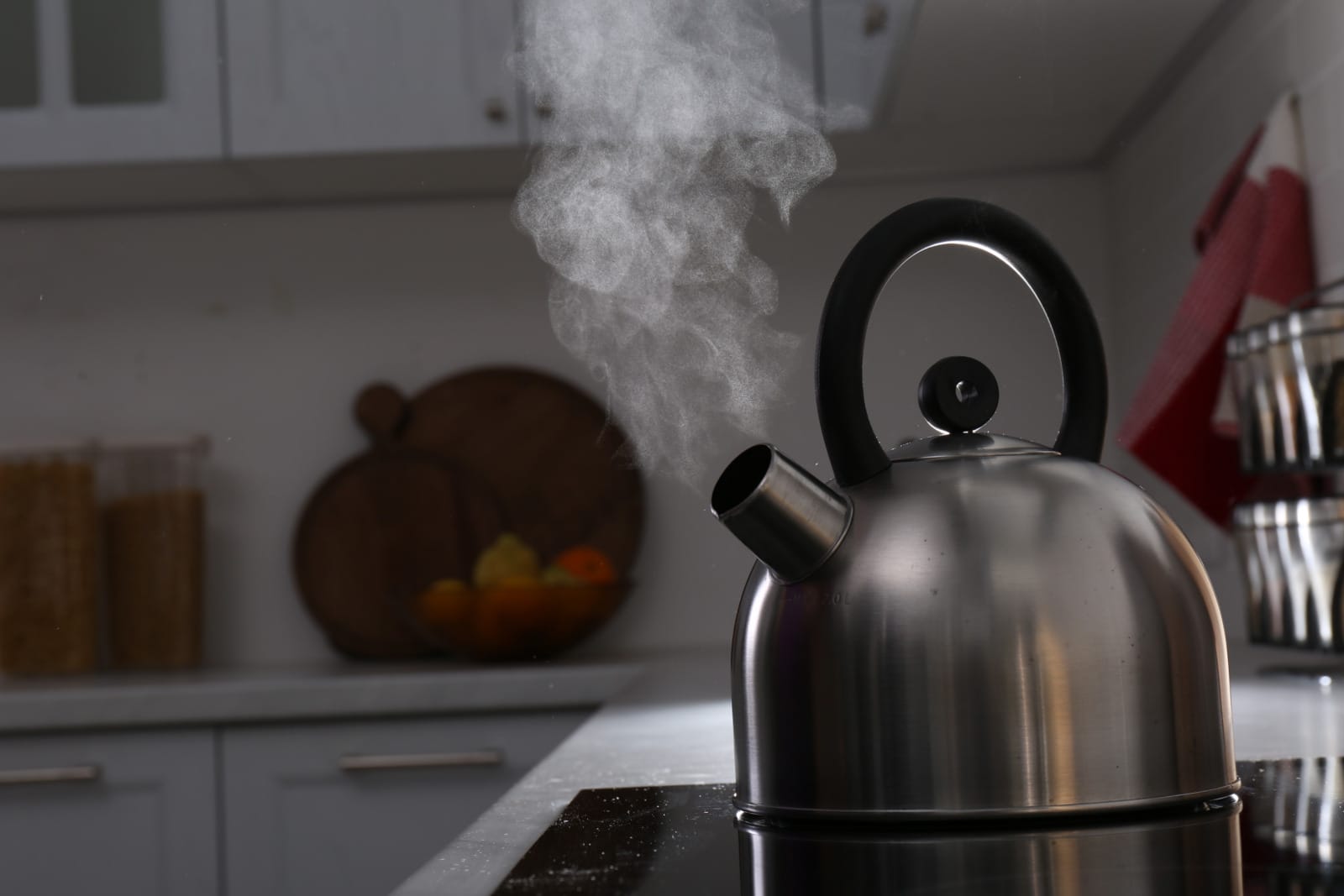 123rf water kettle hot boiling