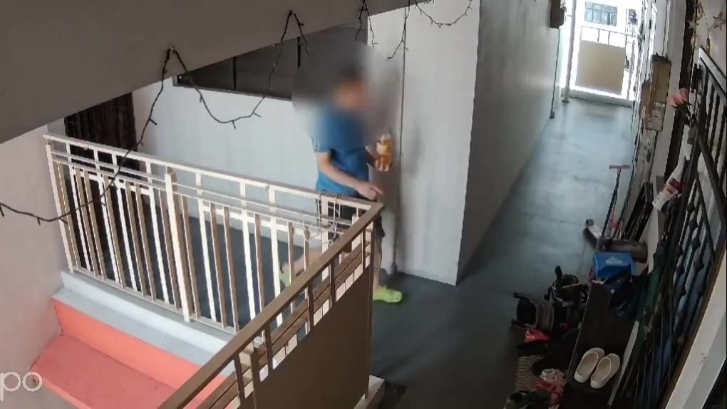 Ss 1 Neighbour From Hell Pours Big Bottle Urine Pee In Front House And Shoes