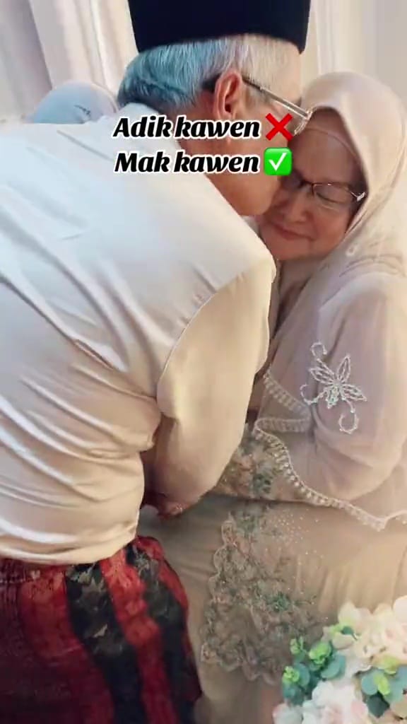 senior woman man marry each other after 50 years 4