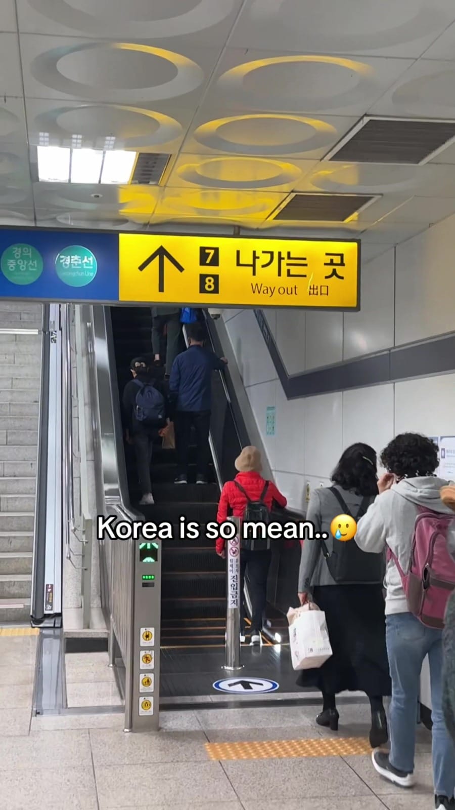 korea train station signs fat shamed encourage commuters take stairs instead of escalator 4
