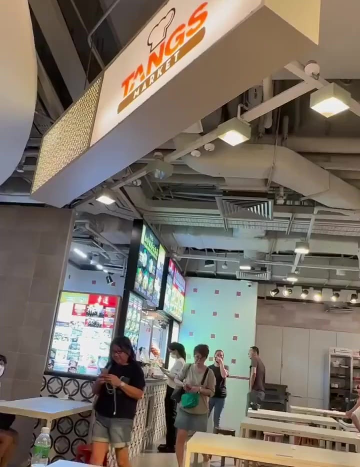 rat fell on food tray in food court tangs market singapore 1