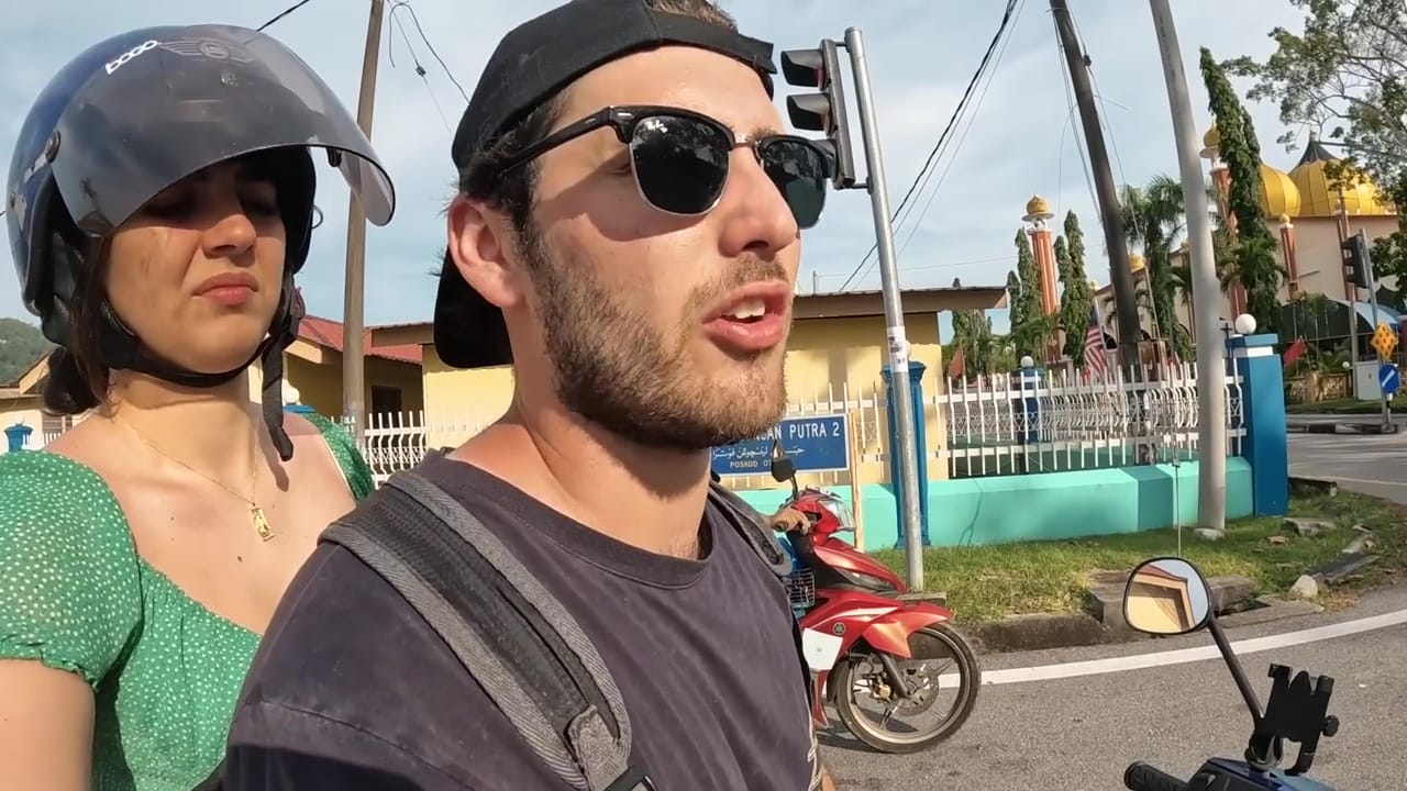 Australlian Tourist Langkawi Malaysia Blocked Police Not Wearing Helmet Bribe Rm100 1