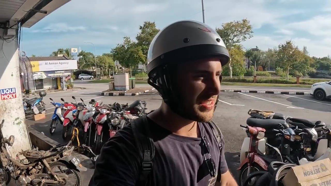 Australlian Tourist Langkawi Malaysia Blocked Police Not Wearing Helmet Bribe Rm100 3