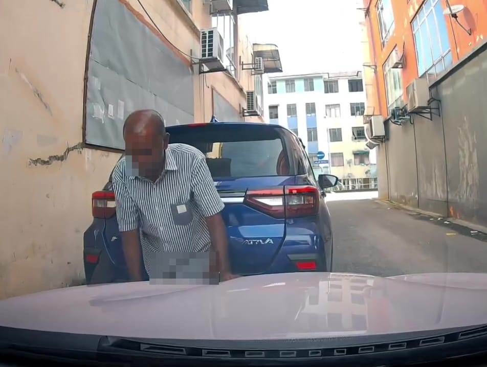 Drunk Man Shitting In Between Cars In Front Bmw 5