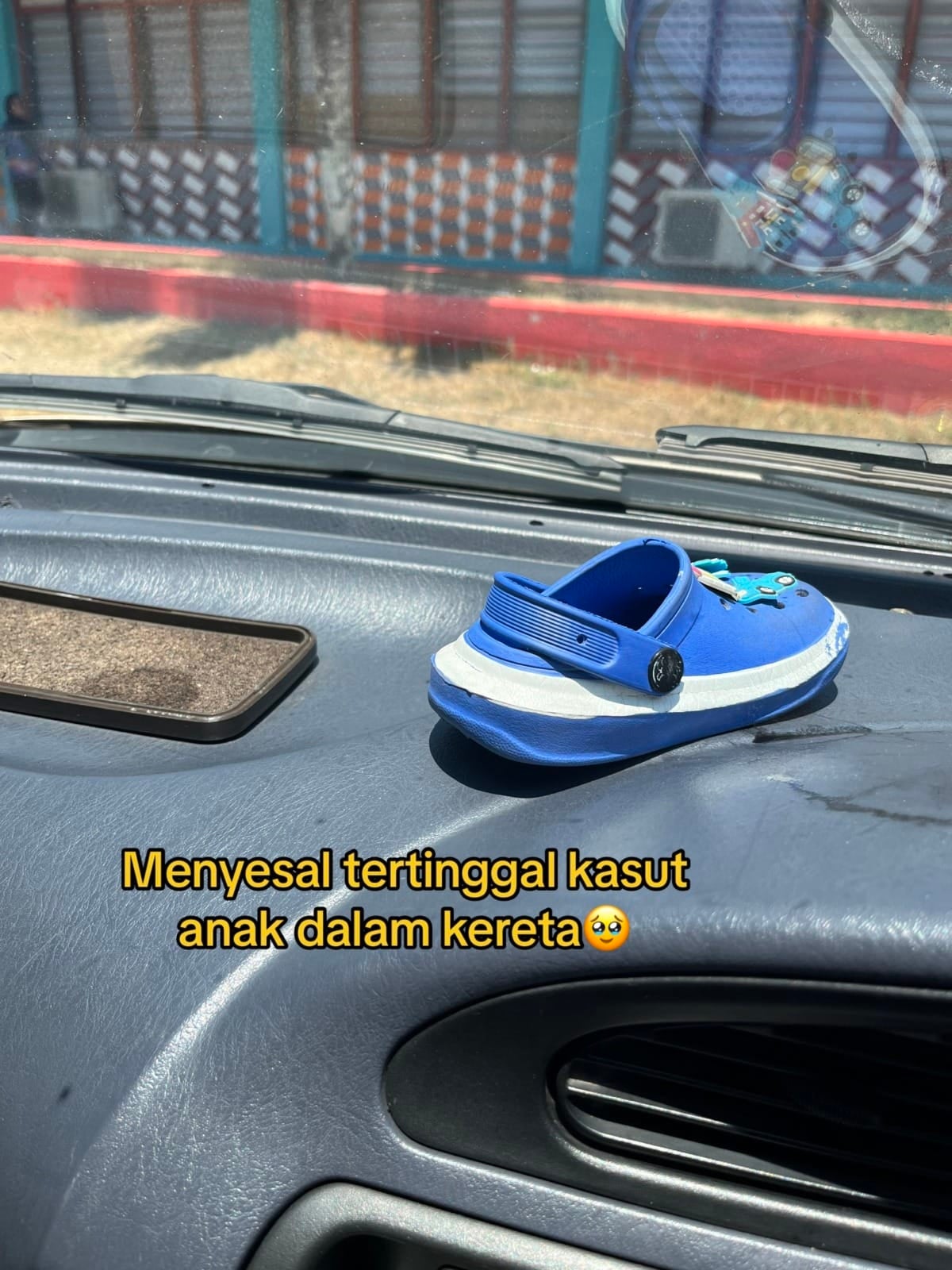 shoes in car1