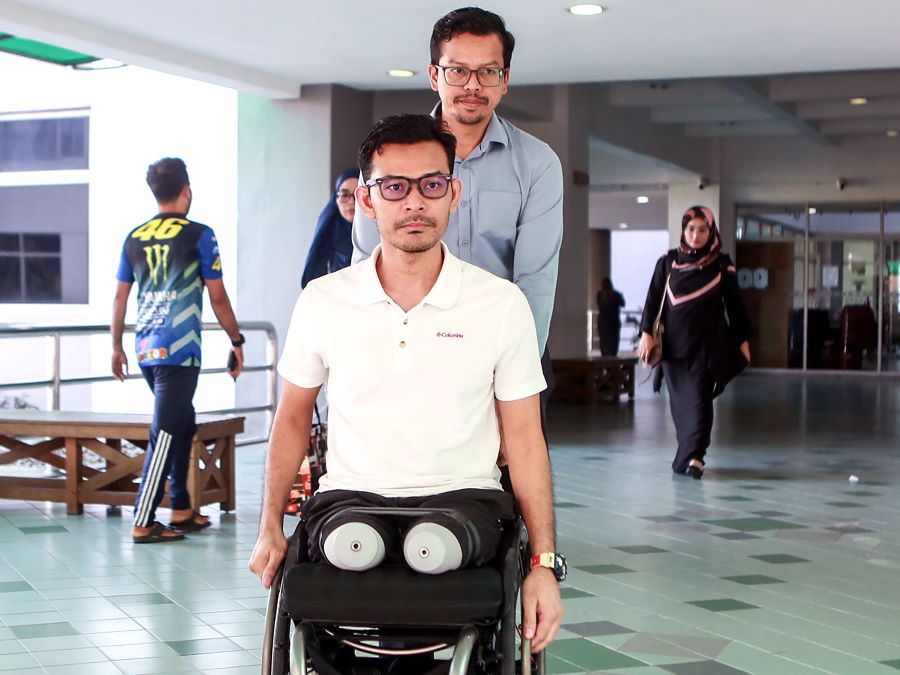 Isman Ibrahim动割阑尾手术导致双腿坏死截肢3
