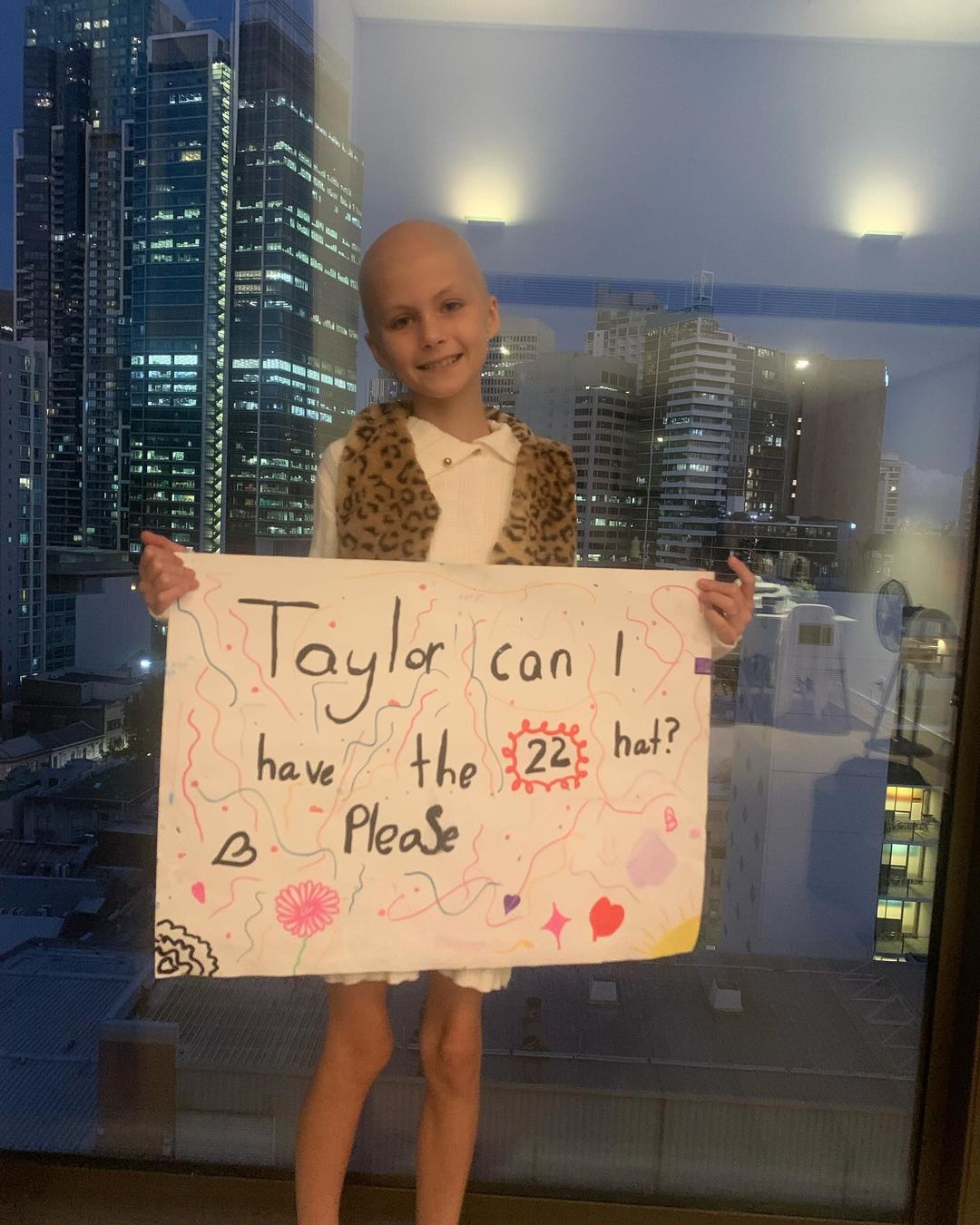 Scarlett Oliver wishes to get taylor swift 22 hat