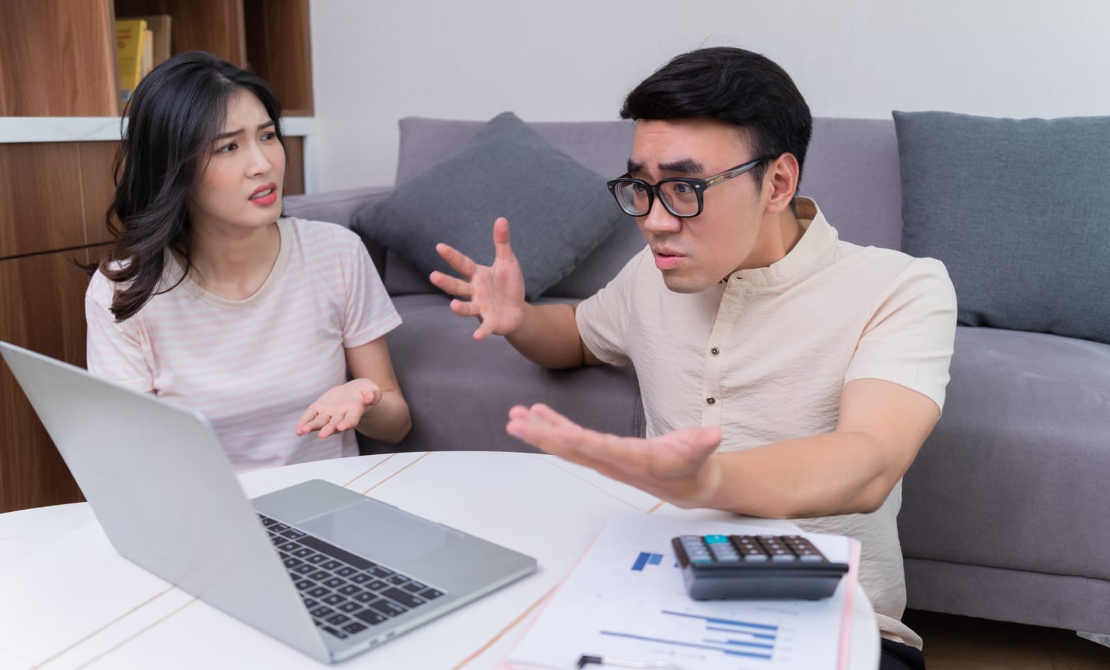 couple argue financial problem calculating