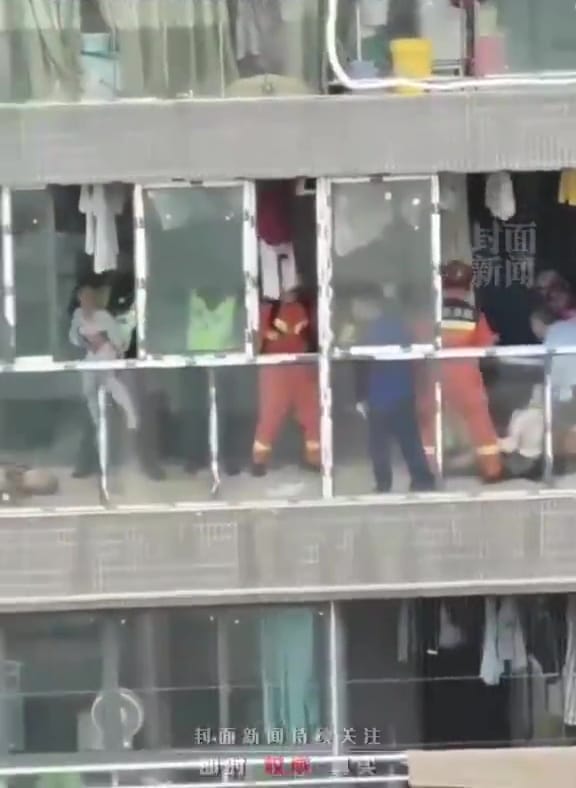 Woman Throw Kid 22Th Floor 1