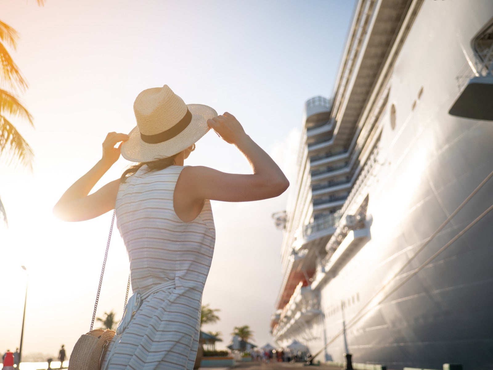 woman young cruise ship wearing hat 123rf