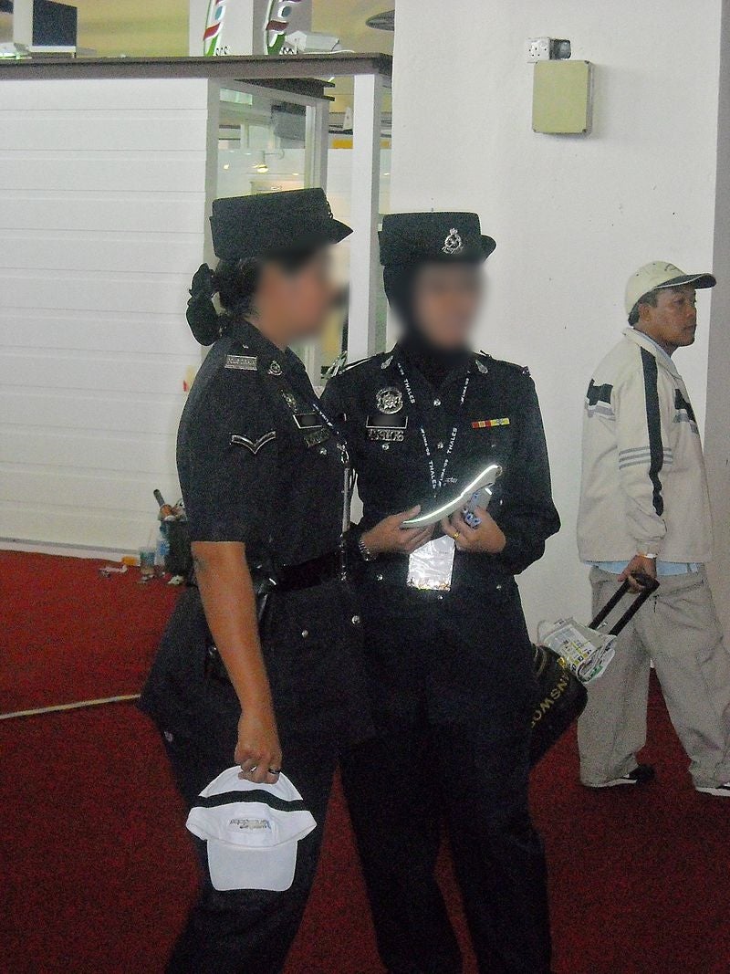 800px Malaysian Policewomen polis wanita