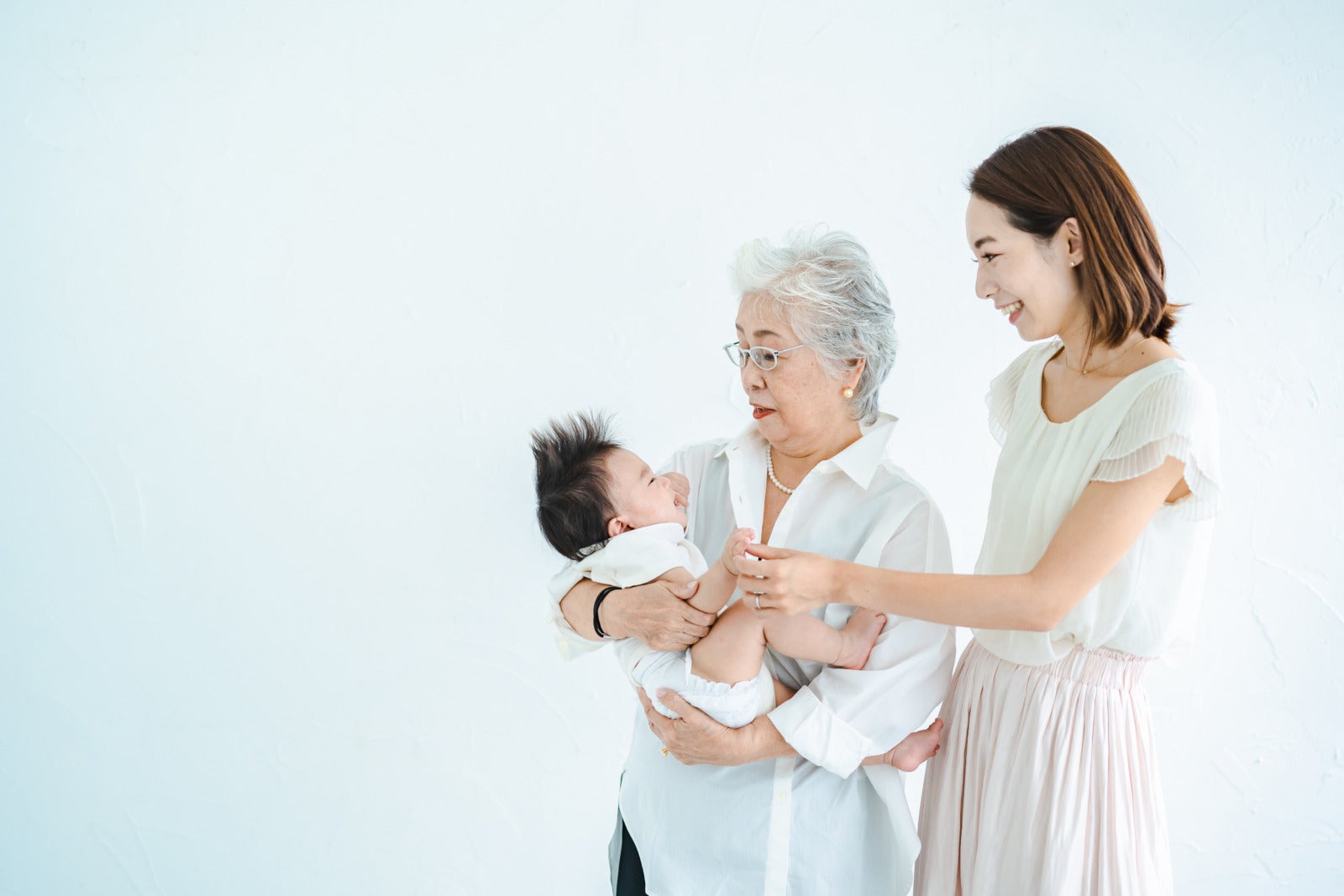 Asian Family Elderly Carrying Baby Mother Grandmother Daughter Woman 123Rf