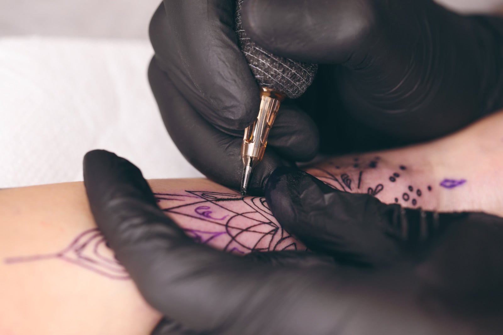 Tattoo Artist Hand Close Up 123Rf