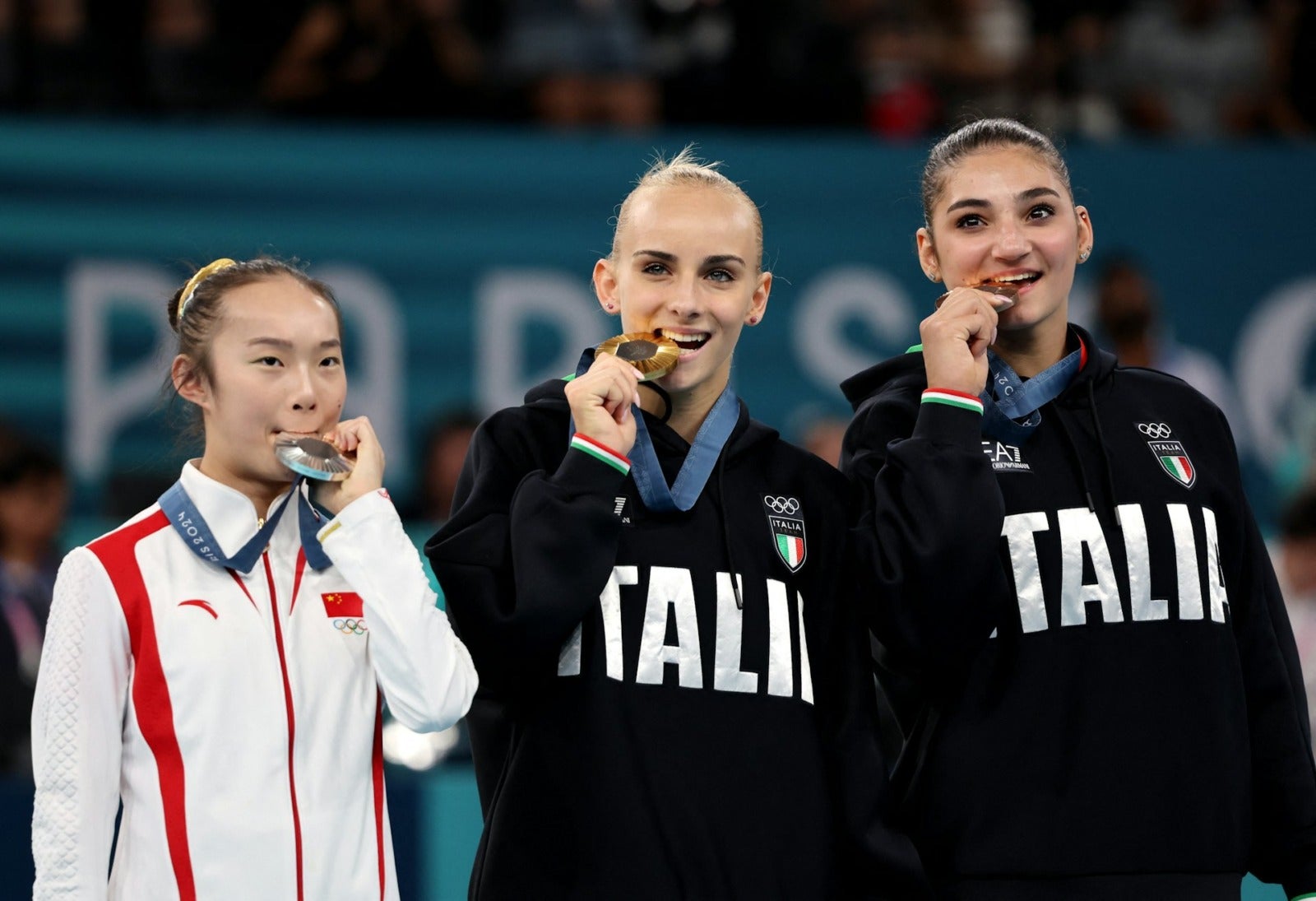 Gymnast Bite Medal Cute 周雅琴 3