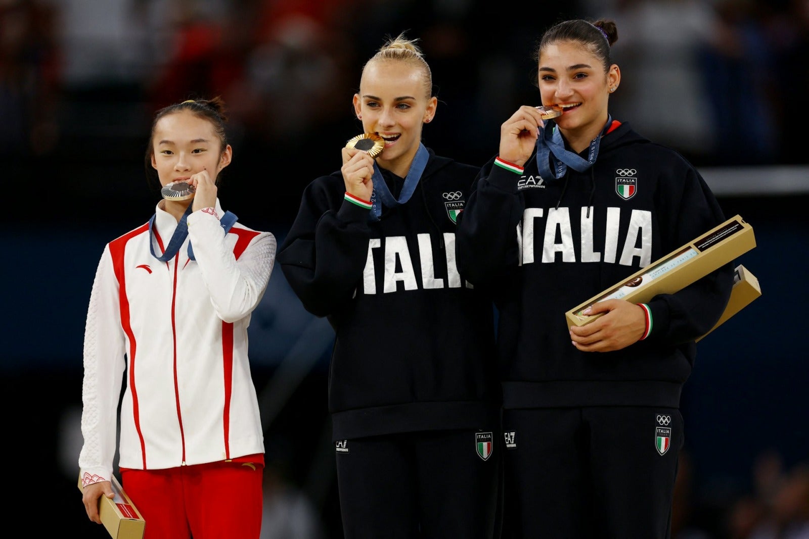 Gymnast Bite Medal Cute 周雅琴 5