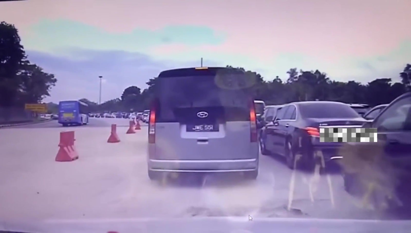 Sg Woman Side Block Car Cut Lane 1