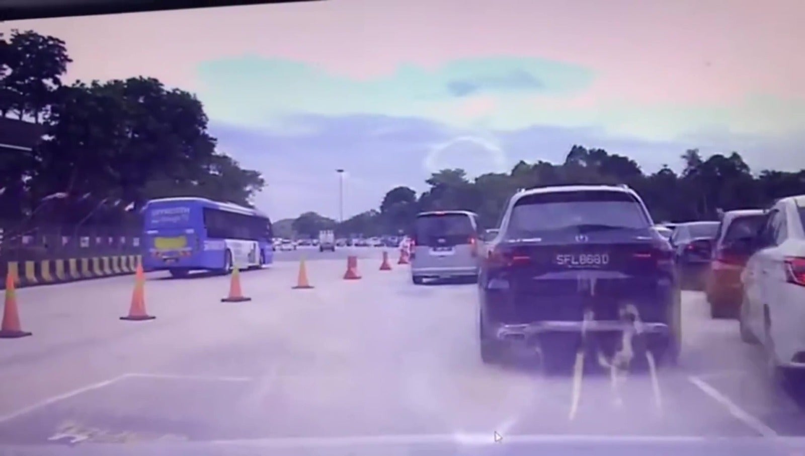 Sg Woman Side Block Car Cut Lane 2