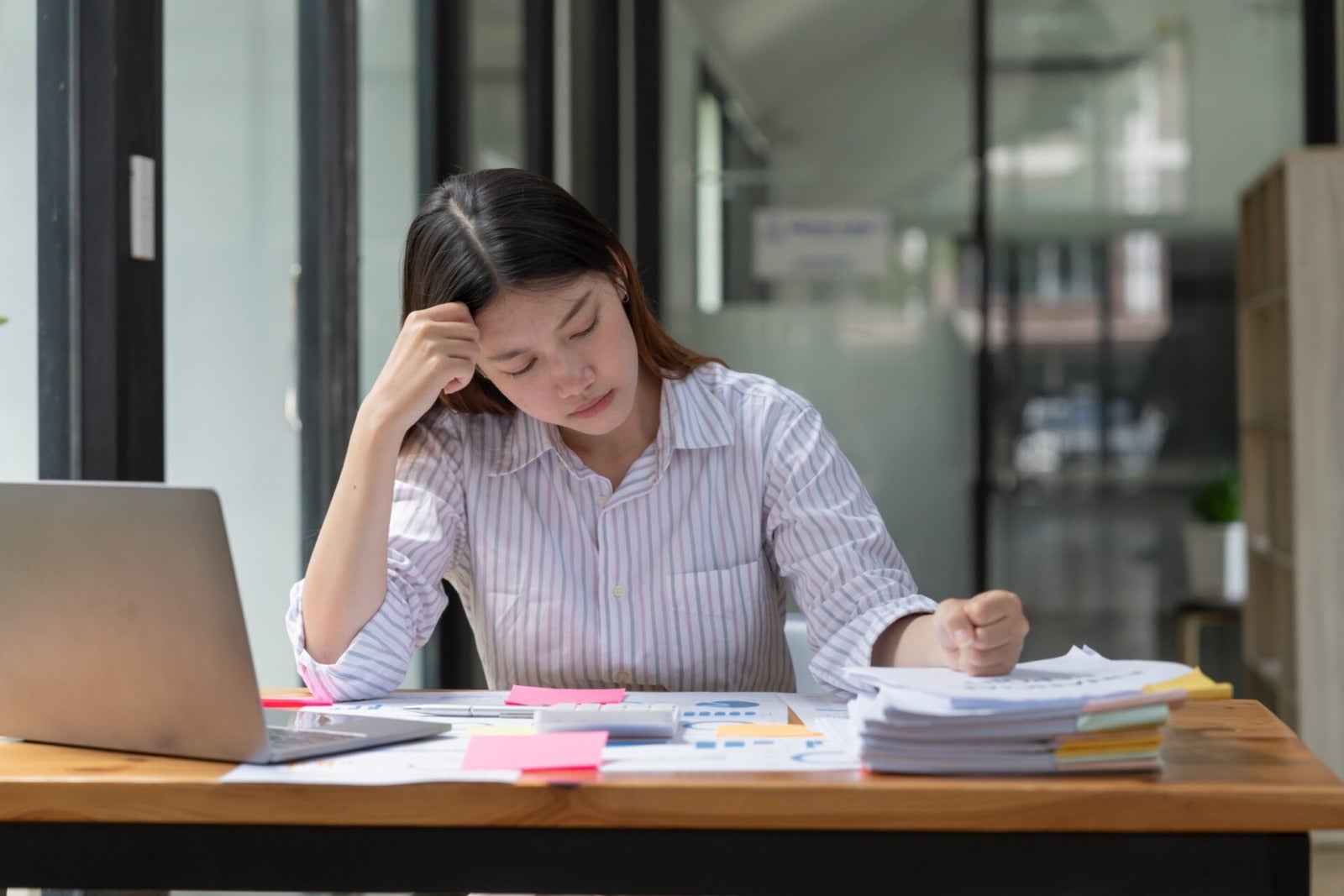 Asian Woman Working Desk Headache Stress Upset Workplace 123Rf