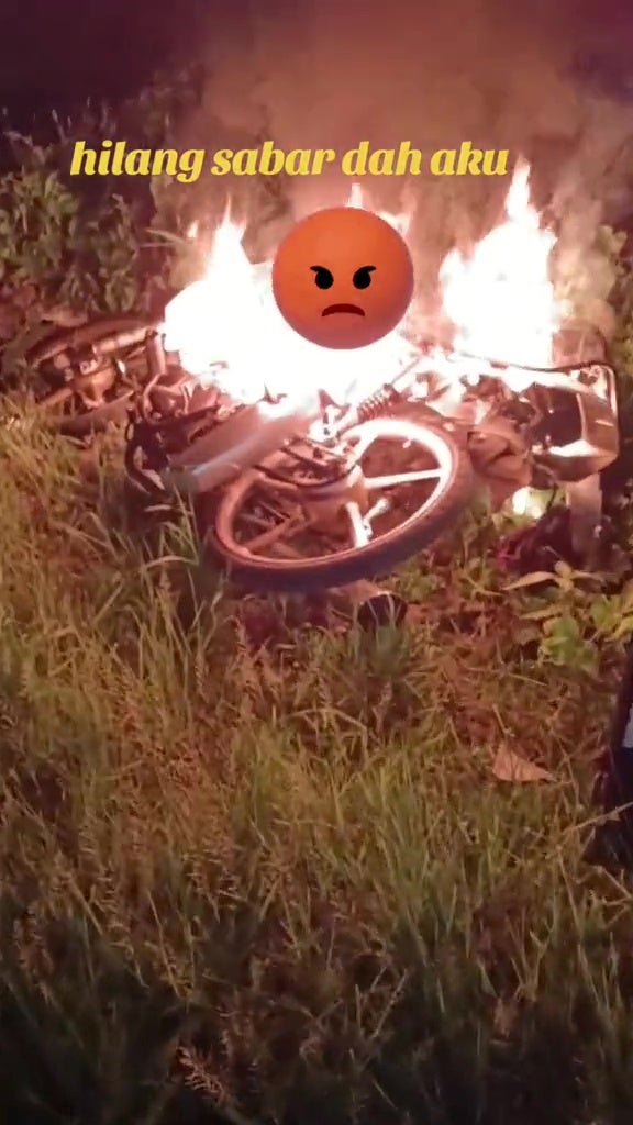 Mat Rempit Dad Burn Motorcycle 7